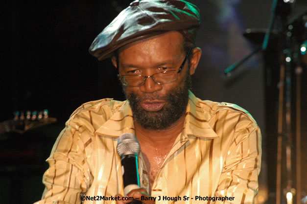 Beres Hammond - Red Stripe Reggae Sumfest 2007 - Zenith - Saturday, July 21, 2007 - Catherine Hall, Montego Bay, St James, Jamaica W.I. - Negril Travel Guide, Negril Jamaica WI - http://www.negriltravelguide.com - info@negriltravelguide.com...!