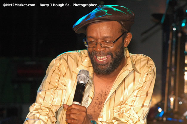 Beres Hammond - Red Stripe Reggae Sumfest 2007 - Zenith - Saturday, July 21, 2007 - Catherine Hall, Montego Bay, St James, Jamaica W.I. - Negril Travel Guide, Negril Jamaica WI - http://www.negriltravelguide.com - info@negriltravelguide.com...!