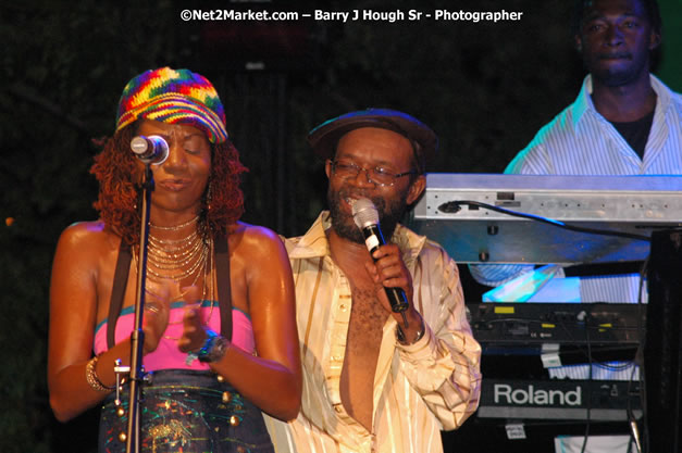 Beres Hammond - Red Stripe Reggae Sumfest 2007 - Zenith - Saturday, July 21, 2007 - Catherine Hall, Montego Bay, St James, Jamaica W.I. - Negril Travel Guide, Negril Jamaica WI - http://www.negriltravelguide.com - info@negriltravelguide.com...!