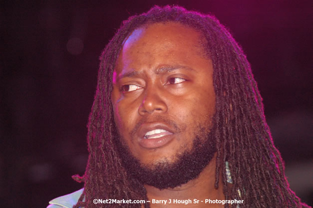 Dwayne Stephenson - Red Stripe Reggae Sumfest 2007 - Zenith - Saturday, July 21, 2007 - Catherine Hall, Montego Bay, St James, Jamaica W.I. - Negril Travel Guide, Negril Jamaica WI - http://www.negriltravelguide.com - info@negriltravelguide.com...!