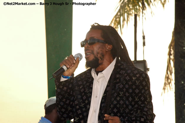 Half Pint - Red Stripe Reggae Sumfest 2007 - Zenith - Saturday, July 21, 2007 - Catherine Hall, Montego Bay, St James, Jamaica W.I. - Negril Travel Guide, Negril Jamaica WI - http://www.negriltravelguide.com - info@negriltravelguide.com...!