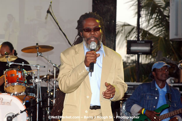 Mighty Diamonds - Red Stripe Reggae Sumfest 2007 - Zenith - Saturday, July 21, 2007 - Catherine Hall, Montego Bay, St James, Jamaica W.I. - Negril Travel Guide, Negril Jamaica WI - http://www.negriltravelguide.com - info@negriltravelguide.com...!