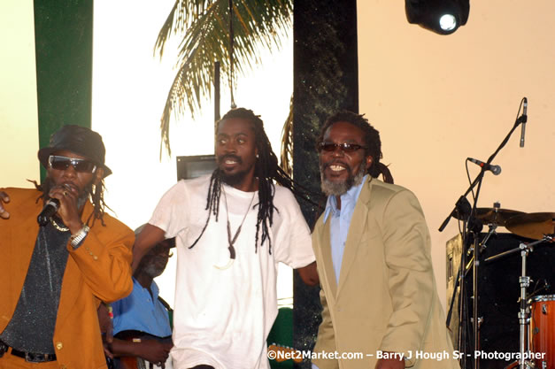 Mighty Diamonds - Red Stripe Reggae Sumfest 2007 - Zenith - Saturday, July 21, 2007 - Catherine Hall, Montego Bay, St James, Jamaica W.I. - Negril Travel Guide, Negril Jamaica WI - http://www.negriltravelguide.com - info@negriltravelguide.com...!