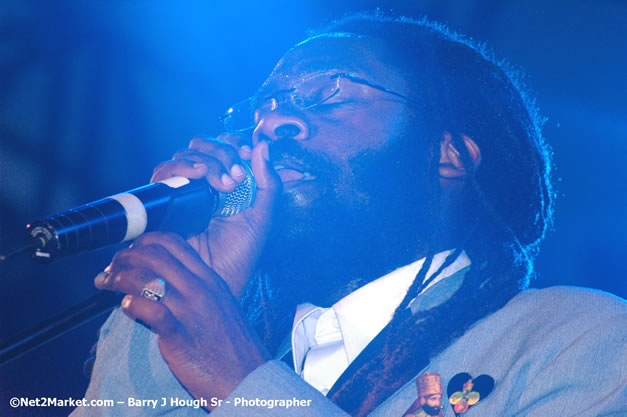 Tarrus Riley - Red Stripe Reggae Sumfest 2007 - Zenith - Saturday, July 21, 2007 - Catherine Hall, Montego Bay, St James, Jamaica W.I. - Negril Travel Guide, Negril Jamaica WI - http://www.negriltravelguide.com - info@negriltravelguide.com...!