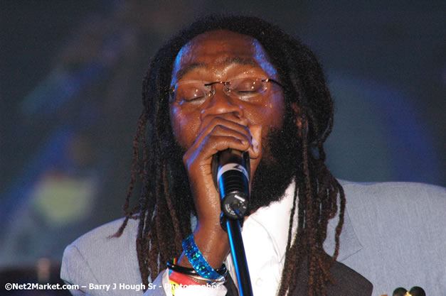 Tarrus Riley - Red Stripe Reggae Sumfest 2007 - Zenith - Saturday, July 21, 2007 - Catherine Hall, Montego Bay, St James, Jamaica W.I. - Negril Travel Guide, Negril Jamaica WI - http://www.negriltravelguide.com - info@negriltravelguide.com...!