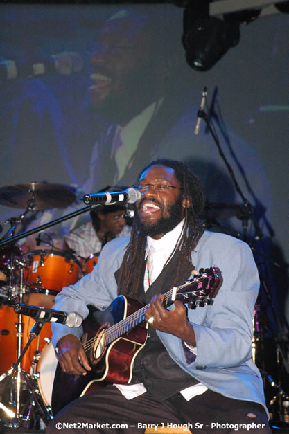 Tarrus Riley - Red Stripe Reggae Sumfest 2007 - Zenith - Saturday, July 21, 2007 - Catherine Hall, Montego Bay, St James, Jamaica W.I. - Negril Travel Guide, Negril Jamaica WI - http://www.negriltravelguide.com - info@negriltravelguide.com...!