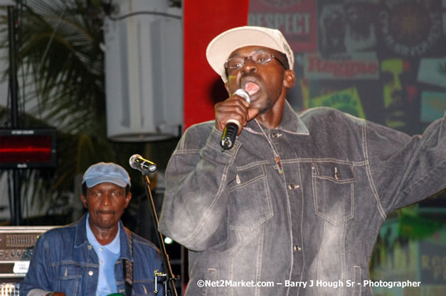 Tiger - Red Stripe Reggae Sumfest 2007 - Zenith - Saturday, July 21, 2007 - Catherine Hall, Montego Bay, St James, Jamaica W.I. - Negril Travel Guide, Negril Jamaica WI - http://www.negriltravelguide.com - info@negriltravelguide.com...!