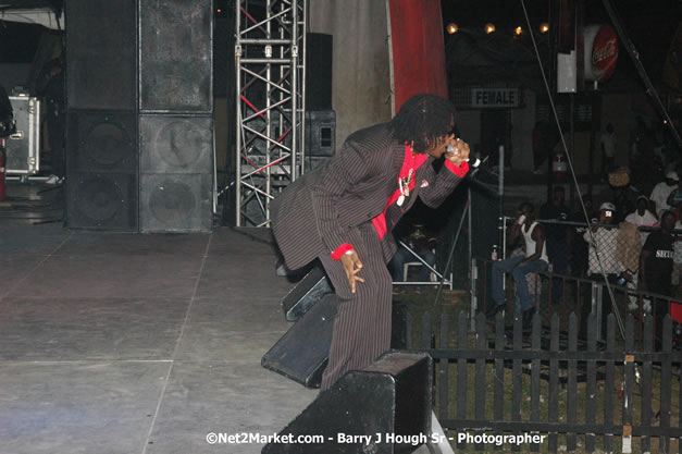 Wayne Marshall - Explosion - Red Stripe Reggae Sumfest 2007 - Thursday, July 19, 2007 - Red Stripe Reggae Sumfest 2007 at Catherine Hall, Montego Bay, St James, Jamaica W.I. - Negril Travel Guide, Negril Jamaica WI - http://www.negriltravelguide.com - info@negriltravelguide.com...!