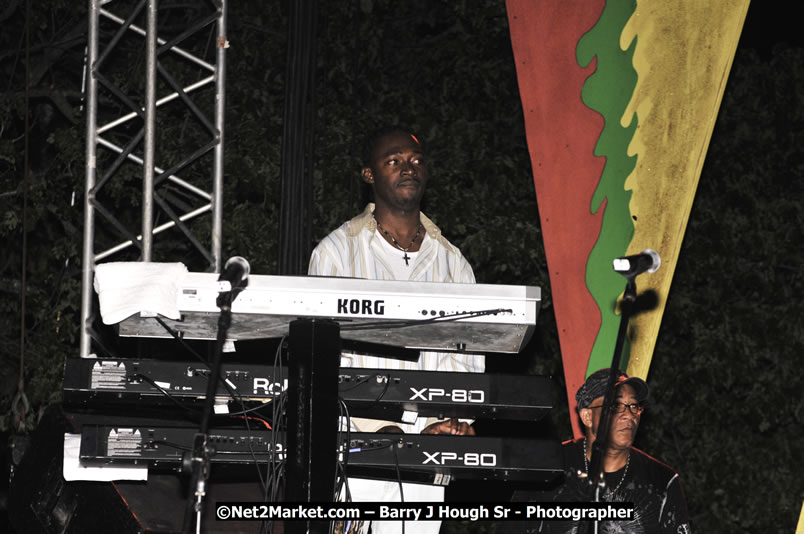 Beres Hammond @ Red Stripe Reggae Sumfest 2008 International Night 2, Catherine Hall, Montego Bay - Saturday, July 19, 2008 - Reggae Sumfest 2008 July 13 - July 19, 2008 - Photographs by Net2Market.com - Barry J. Hough Sr. Photojournalist/Photograper - Photographs taken with a Nikon D300 - Negril Travel Guide, Negril Jamaica WI - http://www.negriltravelguide.com - info@negriltravelguide.com...!