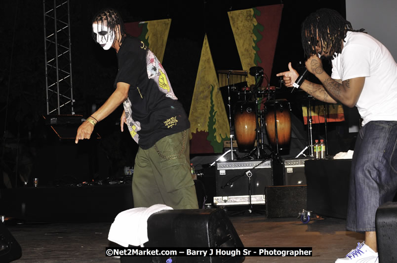 T - Pain @ Red Stripe Reggae Sumfest 2008 International Night 2, Catherine Hall, Montego Bay - Saturday, July 19, 2008 - Reggae Sumfest 2008 July 13 - July 19, 2008 - Photographs by Net2Market.com - Barry J. Hough Sr. Photojournalist/Photograper - Photographs taken with a Nikon D300 - Negril Travel Guide, Negril Jamaica WI - http://www.negriltravelguide.com - info@negriltravelguide.com...!