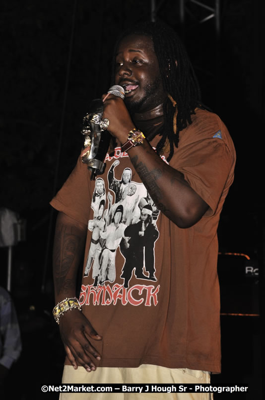 T - Pain @ Red Stripe Reggae Sumfest 2008 International Night 2, Catherine Hall, Montego Bay - Saturday, July 19, 2008 - Reggae Sumfest 2008 July 13 - July 19, 2008 - Photographs by Net2Market.com - Barry J. Hough Sr. Photojournalist/Photograper - Photographs taken with a Nikon D300 - Negril Travel Guide, Negril Jamaica WI - http://www.negriltravelguide.com - info@negriltravelguide.com...!