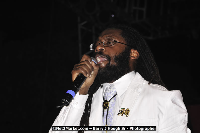 Tarrus Riley @ Red Stripe Reggae Sumfest 2008 International Night 2, Catherine Hall, Montego Bay - Saturday, July 19, 2008 - Reggae Sumfest 2008 July 13 - July 19, 2008 - Photographs by Net2Market.com - Barry J. Hough Sr. Photojournalist/Photograper - Photographs taken with a Nikon D300 - Negril Travel Guide, Negril Jamaica WI - http://www.negriltravelguide.com - info@negriltravelguide.com...!