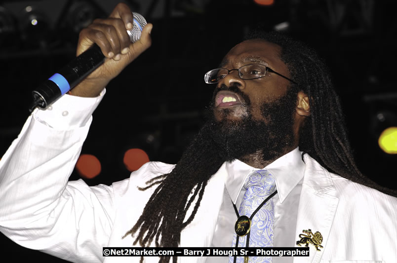 Tarrus Riley @ Red Stripe Reggae Sumfest 2008 International Night 2, Catherine Hall, Montego Bay - Saturday, July 19, 2008 - Reggae Sumfest 2008 July 13 - July 19, 2008 - Photographs by Net2Market.com - Barry J. Hough Sr. Photojournalist/Photograper - Photographs taken with a Nikon D300 - Negril Travel Guide, Negril Jamaica WI - http://www.negriltravelguide.com - info@negriltravelguide.com...!