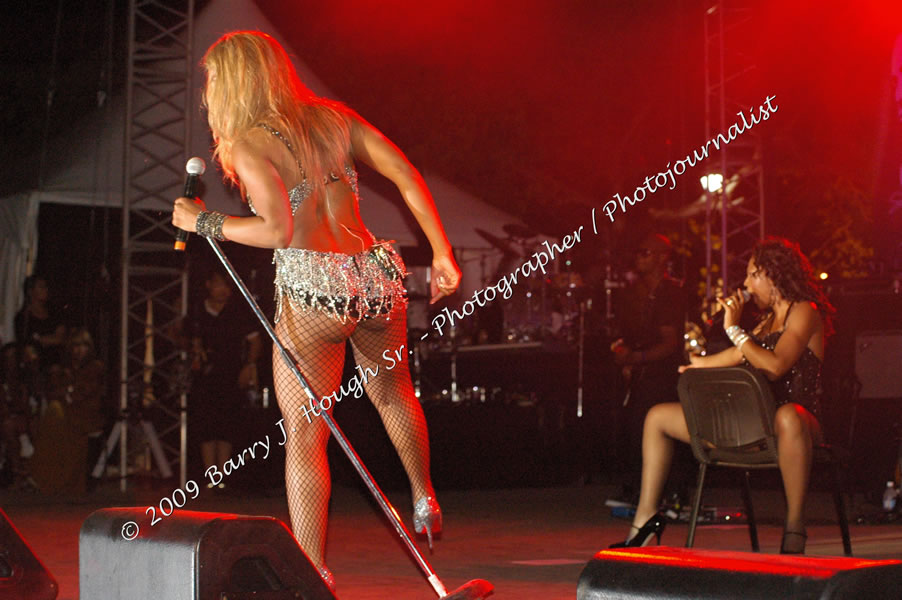 Toni Braxton @ Reggae Sumfest 2009 - International Night 2 - Reggae Sumfest 2009,Catherine Hall, Montego Bay, St. James, Jamaica W.I. - Saturday, July 25, 2009 - Reggae Sumfest 2009, July 19 - 25, 2009 - Photographs by Net2Market.com - Barry J. Hough Sr. Photojournalist/Photograper - Photographs taken with a Nikon D70, D100, or D300 - Negril Travel Guide, Negril Jamaica WI - http://www.negriltravelguide.com - info@negriltravelguide.com...!