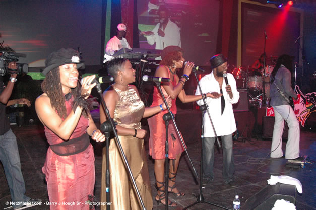 Beres Hammond - Red Stripe Reggae Sumfest 2006 - The Summit - Jamaica's Greatest, The World's Best - Saturday, July 22, 2006 - Montego Bay, Jamaica - Negril Travel Guide, Negril Jamaica WI - http://www.negriltravelguide.com - info@negriltravelguide.com...!