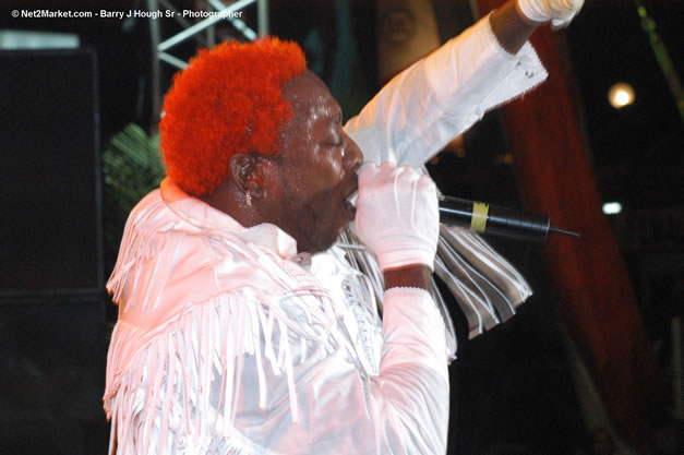 Elephant Man - Red Stripe Reggae Sumfest 2006 - Stormfront - The Blazing Dance Hall Night - Thursday, July 20, 2006 - Catherine Hall Venue - Montego Bay, Jamaica - Negril Travel Guide, Negril Jamaica WI - http://www.negriltravelguide.com - info@negriltravelguide.com...!