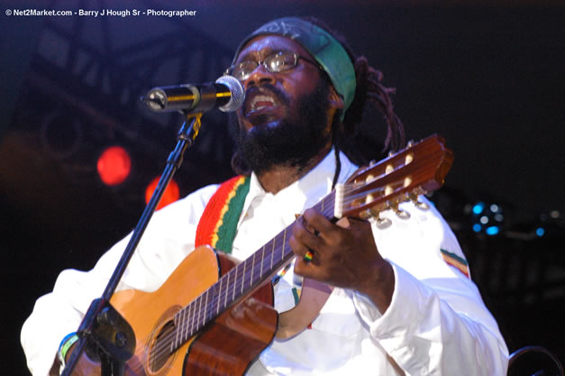 Tarrus Riley - Red Stripe Reggae Sumfest 2006 - The Summit - Jamaica's Greatest, The World's Best - Saturday, July 22, 2006 - Montego Bay, Jamaica - Negril Travel Guide, Negril Jamaica WI - http://www.negriltravelguide.com - info@negriltravelguide.com...!