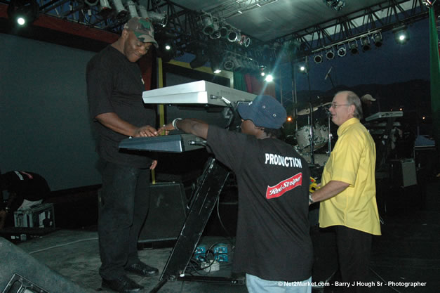 Venue - Audience at Red Stripe Reggae Sumfest 2006 - The Summit - Jamaica's Greatest, The World's Best - Saturday, July 22, 2006 - Montego Bay, Jamaica - Negril Travel Guide, Negril Jamaica WI - http://www.negriltravelguide.com - info@negriltravelguide.com...!