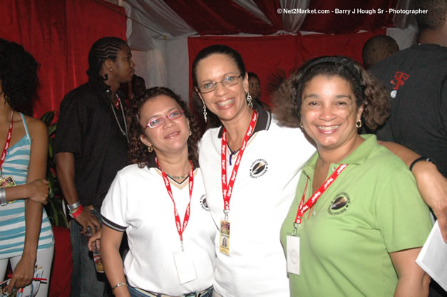 Venue - Audience at Red Stripe Reggae Sumfest 2006 - The Summit - Jamaica's Greatest, The World's Best - Saturday, July 22, 2006 - Montego Bay, Jamaica - Negril Travel Guide, Negril Jamaica WI - http://www.negriltravelguide.com - info@negriltravelguide.com...!