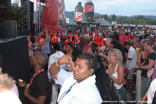 Venue - Audience at Red Stripe Reggae Sumfest 2006 - The Summit - Jamaica's Greatest, The World's Best - Saturday, July 22, 2006 - Montego Bay, Jamaica - Negril Travel Guide, Negril Jamaica WI - http://www.negriltravelguide.com - info@negriltravelguide.com...!