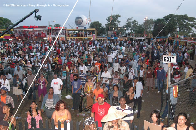 Venue - Audience at Red Stripe Reggae Sumfest 2006 - The Summit - Jamaica's Greatest, The World's Best - Saturday, July 22, 2006 - Montego Bay, Jamaica - Negril Travel Guide, Negril Jamaica WI - http://www.negriltravelguide.com - info@negriltravelguide.com...!