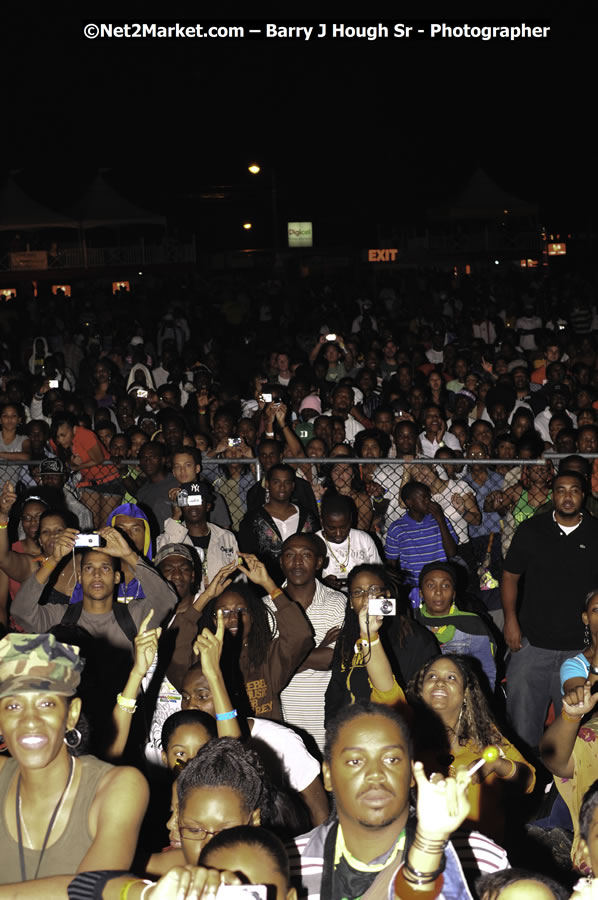 Lil Wayne @ Reggae Sumfest 2008 International Night 2, Catherine Hall, Montego Bay - Saturday, July 19, 2008 - Reggae Sumfest 2008 July 13 - July 19, 2008 - Photographs by Net2Market.com - Barry J. Hough Sr. Photojournalist/Photograper - Photographs taken with a Nikon D300 - Negril Travel Guide, Negril Jamaica WI - http://www.negriltravelguide.com - info@negriltravelguide.com...!