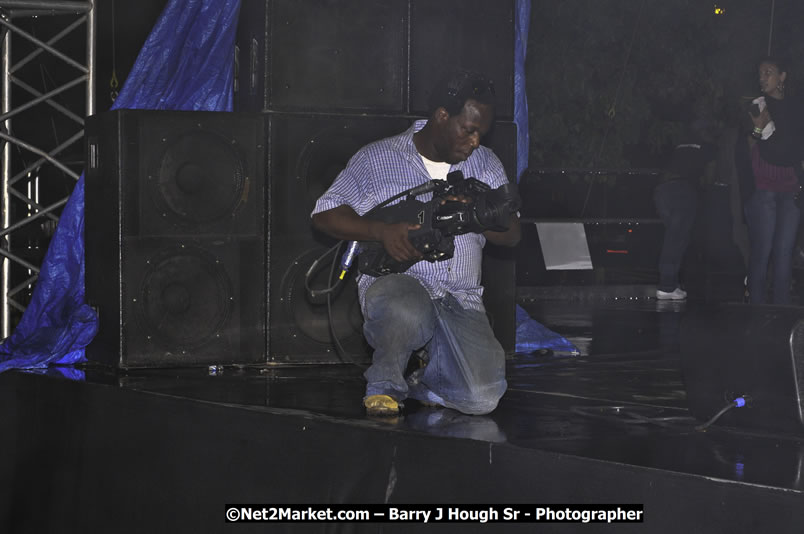 Rootz Underground @ Reggae Sumfest 2008 International Night 2, Catherine Hall, Montego Bay - Saturday, July 19, 2008 - Reggae Sumfest 2008 July 13 - July 19, 2008 - Photographs by Net2Market.com - Barry J. Hough Sr. Photojournalist/Photograper - Photographs taken with a Nikon D300 - Negril Travel Guide, Negril Jamaica WI - http://www.negriltravelguide.com - info@negriltravelguide.com...!