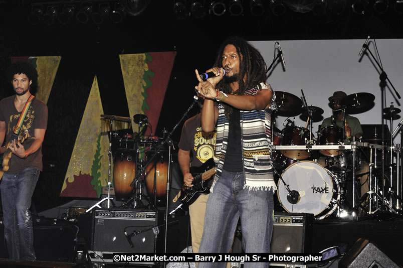 Rootz Underground @ Reggae Sumfest 2008 International Night 2, Catherine Hall, Montego Bay - Saturday, July 19, 2008 - Reggae Sumfest 2008 July 13 - July 19, 2008 - Photographs by Net2Market.com - Barry J. Hough Sr. Photojournalist/Photograper - Photographs taken with a Nikon D300 - Negril Travel Guide, Negril Jamaica WI - http://www.negriltravelguide.com - info@negriltravelguide.com...!