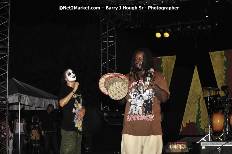 T - Pain @ Reggae Sumfest 2008 International Night 2, Catherine Hall, Montego Bay - Saturday, July 19, 2008 - Reggae Sumfest 2008 July 13 - July 19, 2008 - Photographs by Net2Market.com - Barry J. Hough Sr. Photojournalist/Photograper - Photographs taken with a Nikon D300 - Negril Travel Guide, Negril Jamaica WI - http://www.negriltravelguide.com - info@negriltravelguide.com...!