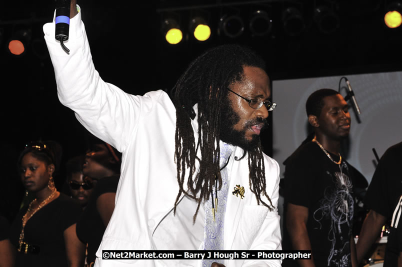 Tarrus Riley @ Reggae Sumfest 2008 International Night 2, Catherine Hall, Montego Bay - Saturday, July 19, 2008 - Reggae Sumfest 2008 July 13 - July 19, 2008 - Photographs by Net2Market.com - Barry J. Hough Sr. Photojournalist/Photograper - Photographs taken with a Nikon D300 - Negril Travel Guide, Negril Jamaica WI - http://www.negriltravelguide.com - info@negriltravelguide.com...!