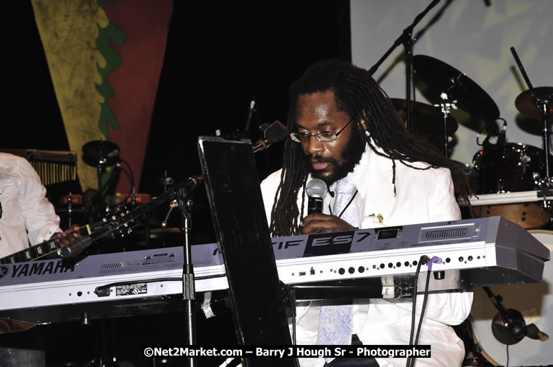 Tarrus Riley @ Reggae Sumfest 2008 International Night 2, Catherine Hall, Montego Bay - Saturday, July 19, 2008 - Reggae Sumfest 2008 July 13 - July 19, 2008 - Photographs by Net2Market.com - Barry J. Hough Sr. Photojournalist/Photograper - Photographs taken with a Nikon D300 - Negril Travel Guide, Negril Jamaica WI - http://www.negriltravelguide.com - info@negriltravelguide.com...!