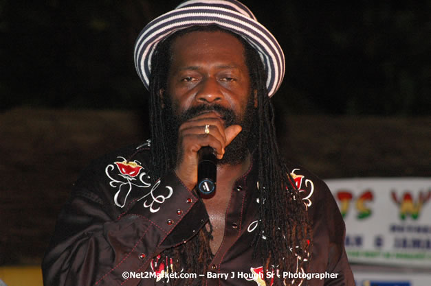 Tarrus Riley, Jimmy Riley, and Dwayne Stephensen - Money Cologne Promotions in association with "British Link Up" presents Summer Jam featuring She's Royal Tarrus Riley & Jimmy Riley - Plus Ras Slick, Sham Dawg, and Whiskey Bagio @ Roots Bamboo, Norman Manley Boulevard, Negril, Jamaica W.I. - Backed up Dean Fraser & The Hurricanne Band - MC Barry G and Rev. BB - July 25, 2007 - Negril Travel Guide.com, Negril Jamaica WI - http://www.negriltravelguide.com - info@negriltravelguide.com...!