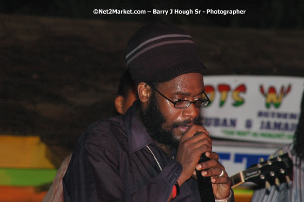 Tarrus Riley, Jimmy Riley, and Dwayne Stephensen - Money Cologne Promotions in association with "British Link Up" presents Summer Jam featuring She's Royal Tarrus Riley & Jimmy Riley - Plus Ras Slick, Sham Dawg, and Whiskey Bagio @ Roots Bamboo, Norman Manley Boulevard, Negril, Jamaica W.I. - Backed up Dean Fraser & The Hurricanne Band - MC Barry G and Rev. BB - July 25, 2007 - Negril Travel Guide.com, Negril Jamaica WI - http://www.negriltravelguide.com - info@negriltravelguide.com...!