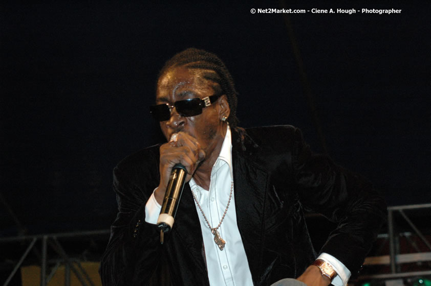 Bounty Killer - Smile Jamaica, Nine Miles, St Anns, Jamaica - Saturday, February 10, 2007 - The Smile Jamaica Concert, a symbolic homecoming in Bob Marley's birthplace of Nine Miles - Negril Travel Guide, Negril Jamaica WI - http://www.negriltravelguide.com - info@negriltravelguide.com...!