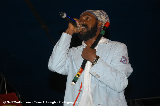 Lutan Fyah - Smile Jamaica, Nine Miles, St Anns, Jamaica - Saturday, February 10, 2007 - The Smile Jamaica Concert, a symbolic homecoming in Bob Marley's birthplace of Nine Miles - Negril Travel Guide, Negril Jamaica WI - http://www.negriltravelguide.com - info@negriltravelguide.com...!