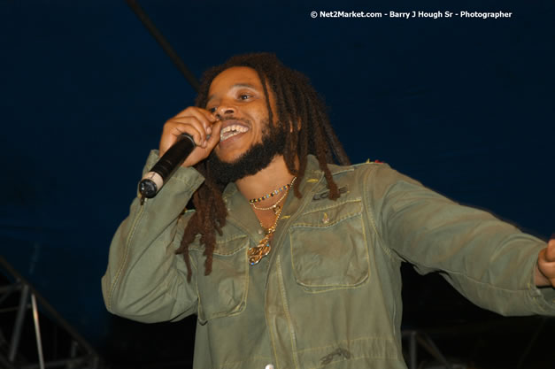 The Marley Brother's - Damian, Stephen, Julian, and Kimani - Smile Jamaica, Nine Miles, St Anns, Jamaica - Saturday, February 10, 2007 - The Smile Jamaica Concert, a symbolic homecoming in Bob Marley's birthplace of Nine Miles - Negril Travel Guide, Negril Jamaica WI - http://www.negriltravelguide.com - info@negriltravelguide.com...!