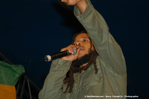 The Marley Brother's - Damian, Stephen, Julian, and Kimani - Smile Jamaica, Nine Miles, St Anns, Jamaica - Saturday, February 10, 2007 - The Smile Jamaica Concert, a symbolic homecoming in Bob Marley's birthplace of Nine Miles - Negril Travel Guide, Negril Jamaica WI - http://www.negriltravelguide.com - info@negriltravelguide.com...!