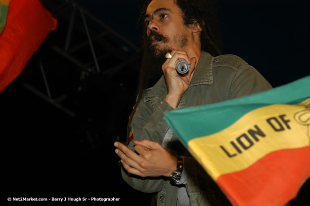 The Marley Brother's - Damian, Stephen, Julian, and Kimani - Smile Jamaica, Nine Miles, St Anns, Jamaica - Saturday, February 10, 2007 - The Smile Jamaica Concert, a symbolic homecoming in Bob Marley's birthplace of Nine Miles - Negril Travel Guide, Negril Jamaica WI - http://www.negriltravelguide.com - info@negriltravelguide.com...!