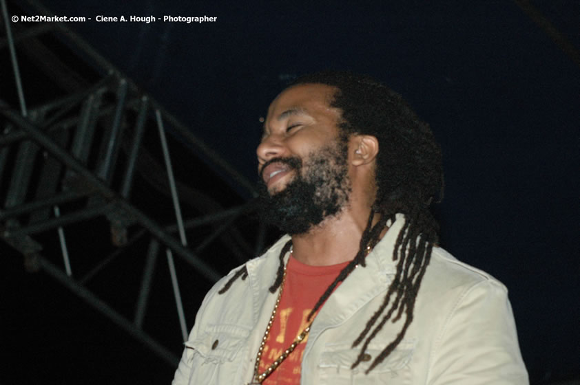 The Marley Brother's - Damian, Stephen, Julian, and Kimani - Smile Jamaica, Nine Miles, St Anns, Jamaica - Saturday, February 10, 2007 - The Smile Jamaica Concert, a symbolic homecoming in Bob Marley's birthplace of Nine Miles - Negril Travel Guide, Negril Jamaica WI - http://www.negriltravelguide.com - info@negriltravelguide.com...!