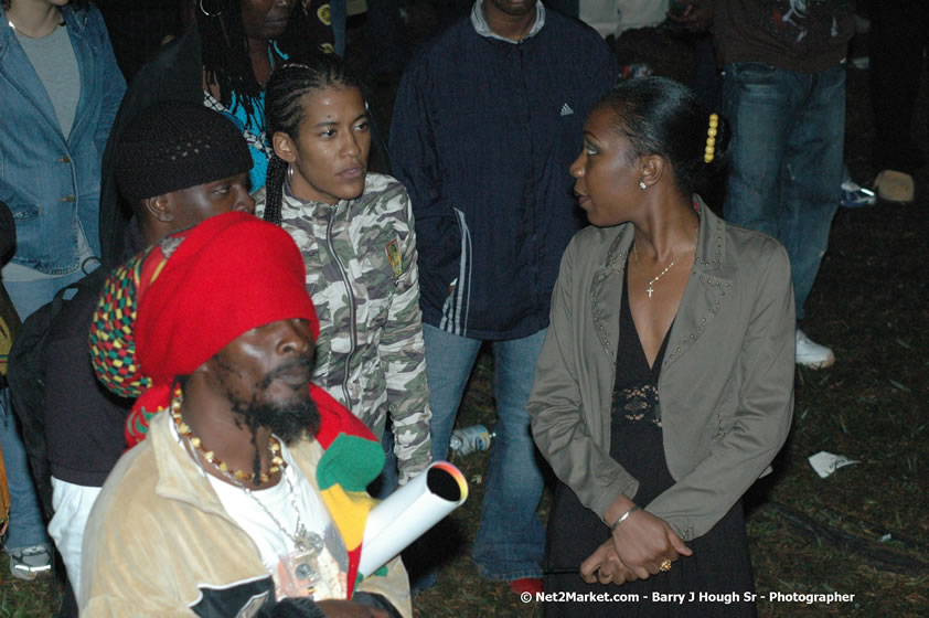 Venue and Audience - Smile Jamaica, Nine Miles, St Anns, Jamaica - Saturday, February 10, 2007 - The Smile Jamaica Concert, a symbolic homecoming in Bob Marley's birthplace of Nine Miles - Negril Travel Guide, Negril Jamaica WI - http://www.negriltravelguide.com - info@negriltravelguide.com...!