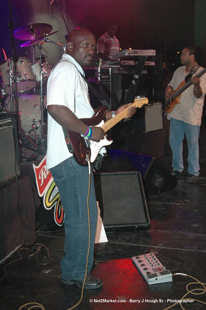 Buju Banton - Red Stripe Reggae Sumfest 2006 - The Summit - Jamaica's Greatest, The World's Best - Saturday, July 22, 2006 - Montego Bay, Jamaica - Negril Travel Guide, Negril Jamaica WI - http://www.negriltravelguide.com - info@negriltravelguide.com...!