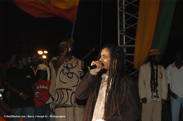 Damian Marley - Red Stripe Reggae Sumfest 2006 - The Summit - Jamaica's Greatest, The World's Best - Saturday, July 22, 2006 - Montego Bay, Jamaica - Negril Travel Guide, Negril Jamaica WI - http://www.negriltravelguide.com - info@negriltravelguide.com...!