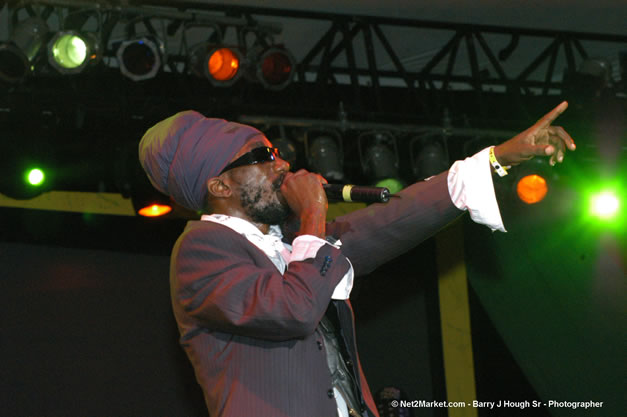 Sizzla - Ignition - The Internation Fire Blazes - Friday, July 21, 2006 - Montego Bay, Jamaica - Negril Travel Guide, Negril Jamaica WI - http://www.negriltravelguide.com - info@negriltravelguide.com...!