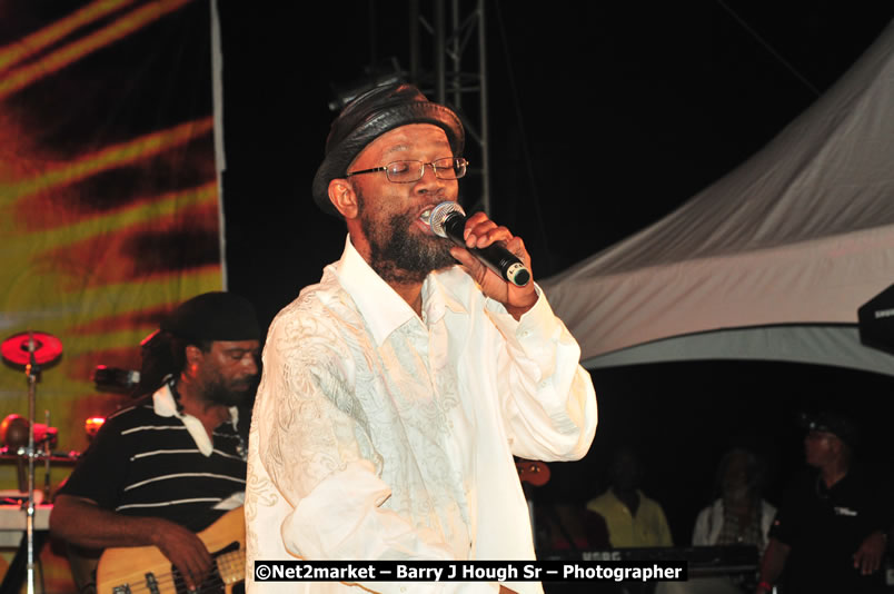 Beres Hammond @ Unite The People An International Reggae Fest, Featuring: Beres Hammond, Coco T, Queen Ifrica, Khalil, Cameal Davis, Iley Dread, Rochelle, Geoffrey Star, Ras Penco, Kool DeLoy, Otis Gayle, J.McKay, Tiney Winey, Venue at Norman Manley Boulevard, Negril, Westmoreland, Jamaica - Saturday, April 4, 2009 - Photographs by Net2Market.com - Barry J. Hough Sr, Photographer/Photojournalist - Negril Travel Guide, Negril Jamaica WI - http://www.negriltravelguide.com - info@negriltravelguide.com...!