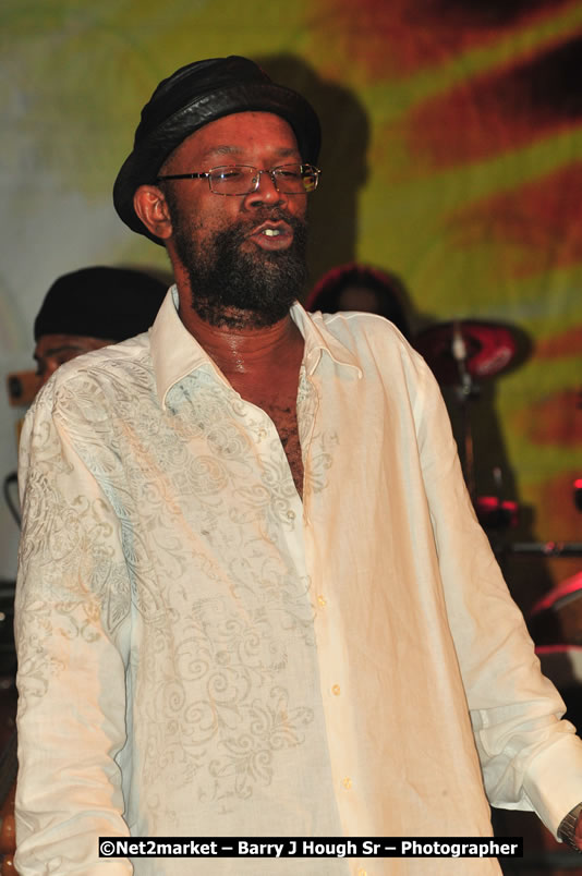 Beres Hammond @ Unite The People An International Reggae Fest, Featuring: Beres Hammond, Coco T, Queen Ifrica, Khalil, Cameal Davis, Iley Dread, Rochelle, Geoffrey Star, Ras Penco, Kool DeLoy, Otis Gayle, J.McKay, Tiney Winey, Venue at Norman Manley Boulevard, Negril, Westmoreland, Jamaica - Saturday, April 4, 2009 - Photographs by Net2Market.com - Barry J. Hough Sr, Photographer/Photojournalist - Negril Travel Guide, Negril Jamaica WI - http://www.negriltravelguide.com - info@negriltravelguide.com...!