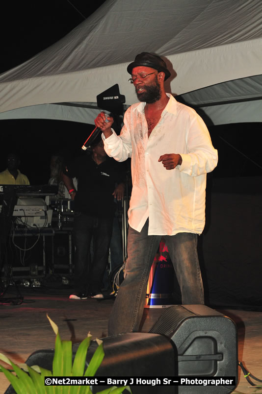 Beres Hammond @ Unite The People An International Reggae Fest, Featuring: Beres Hammond, Coco T, Queen Ifrica, Khalil, Cameal Davis, Iley Dread, Rochelle, Geoffrey Star, Ras Penco, Kool DeLoy, Otis Gayle, J.McKay, Tiney Winey, Venue at Norman Manley Boulevard, Negril, Westmoreland, Jamaica - Saturday, April 4, 2009 - Photographs by Net2Market.com - Barry J. Hough Sr, Photographer/Photojournalist - Negril Travel Guide, Negril Jamaica WI - http://www.negriltravelguide.com - info@negriltravelguide.com...!