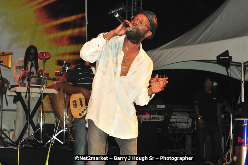 Beres Hammond @ Unite The People An International Reggae Fest, Featuring: Beres Hammond, Coco T, Queen Ifrica, Khalil, Cameal Davis, Iley Dread, Rochelle, Geoffrey Star, Ras Penco, Kool DeLoy, Otis Gayle, J.McKay, Tiney Winey, Venue at Norman Manley Boulevard, Negril, Westmoreland, Jamaica - Saturday, April 4, 2009 - Photographs by Net2Market.com - Barry J. Hough Sr, Photographer/Photojournalist - Negril Travel Guide, Negril Jamaica WI - http://www.negriltravelguide.com - info@negriltravelguide.com...!