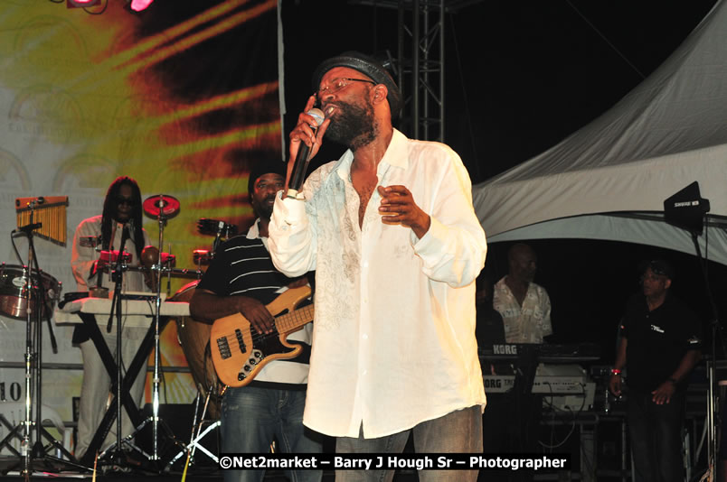 Beres Hammond @ Unite The People An International Reggae Fest, Featuring: Beres Hammond, Coco T, Queen Ifrica, Khalil, Cameal Davis, Iley Dread, Rochelle, Geoffrey Star, Ras Penco, Kool DeLoy, Otis Gayle, J.McKay, Tiney Winey, Venue at Norman Manley Boulevard, Negril, Westmoreland, Jamaica - Saturday, April 4, 2009 - Photographs by Net2Market.com - Barry J. Hough Sr, Photographer/Photojournalist - Negril Travel Guide, Negril Jamaica WI - http://www.negriltravelguide.com - info@negriltravelguide.com...!