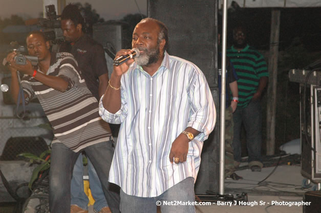 Freddie McGregor @ Western Consciousness 2007 - Presented by King of Kings Productons - Saturday, April 28, 2007 - Llandilo Cultural Centre, Savanna-La-Mar, Westmoreland, Jamaica W.I. - Negril Travel Guide, Negril Jamaica WI - http://www.negriltravelguide.com - info@negriltravelguide.com...!