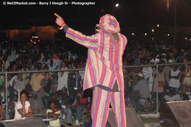 Ljahman Levi @ Western Consciousness 2007 - Presented by King of Kings Productons - Saturday, April 28, 2007 - Llandilo Cultural Centre, Savanna-La-Mar, Westmoreland, Jamaica W.I. - Negril Travel Guide, Negril Jamaica WI - http://www.negriltravelguide.com - info@negriltravelguide.com...!